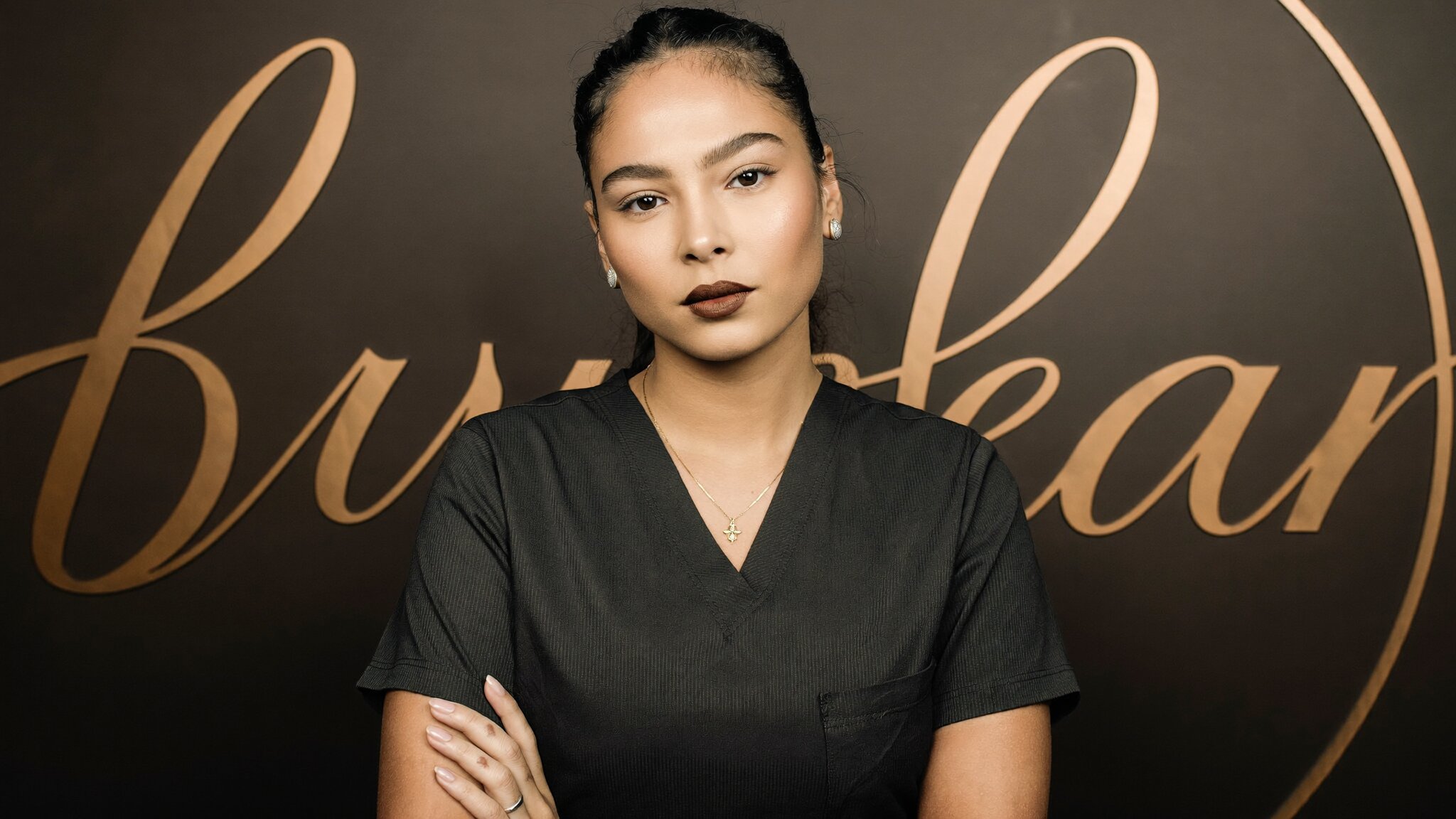 Sammy esteticista en su estudio · Sam Skincare Dallas